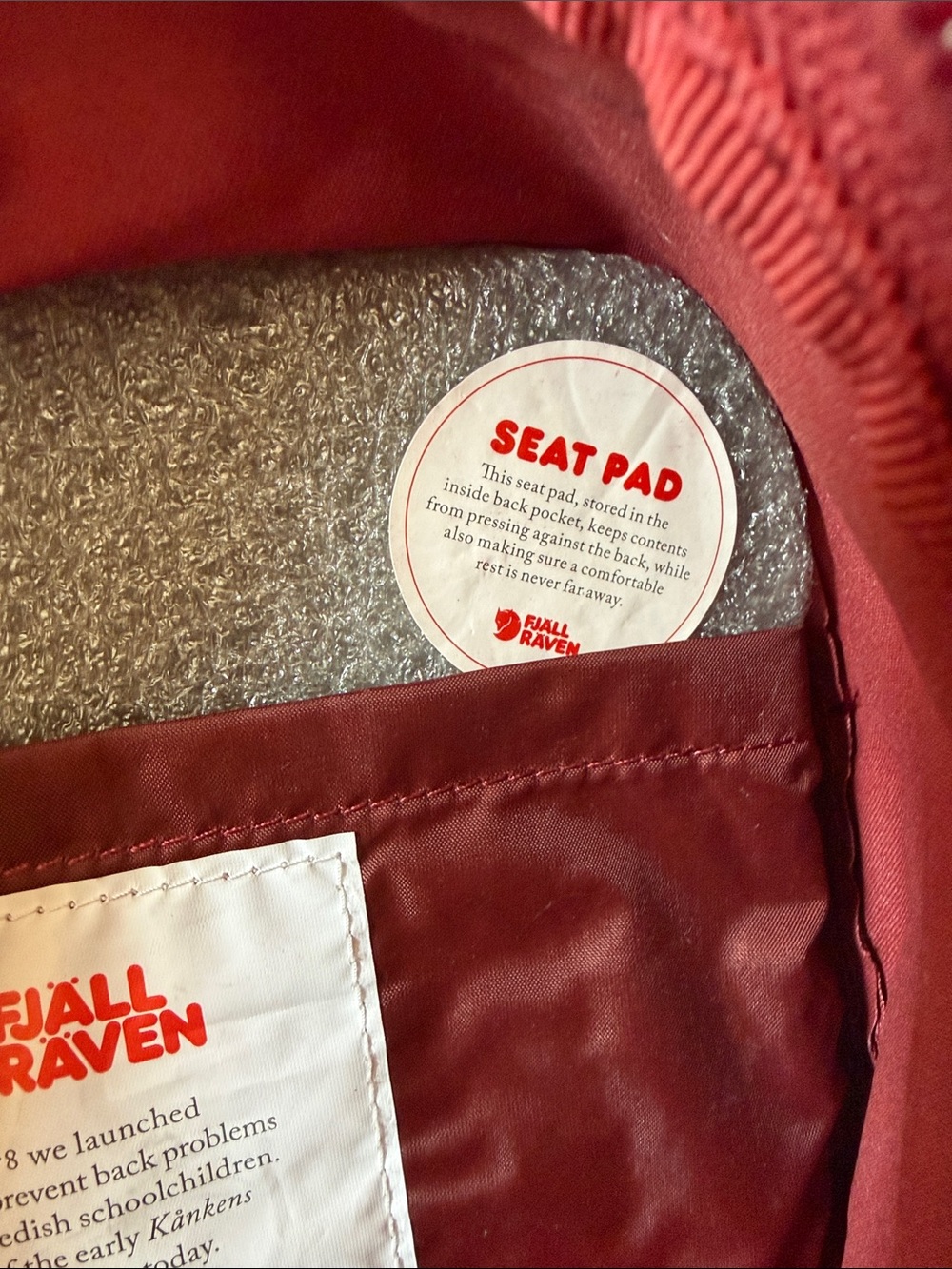 Fjallraven Kånken Mini Backpack in Burgundy - Picture 4 of 6